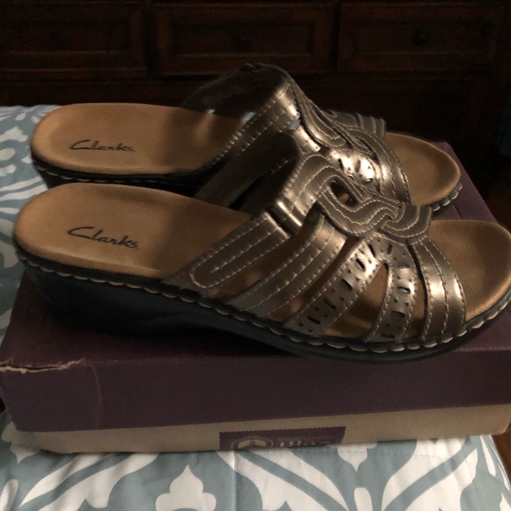 Clarks sandals women’s size 9.5